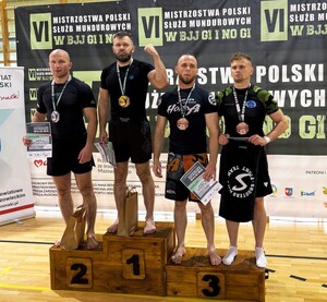 Funkcjonariusze na podium 