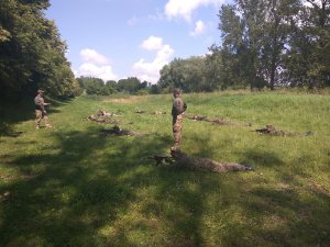 Postawa strzelecka leżąc 