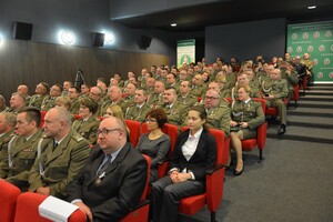Zaproszeni goście, kadra kierownicza, funkcjonariusze i pracownicy W–MOSG i CSSG 