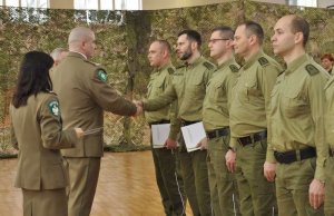 Wręczenie dyplomów przyszłym oficerom 
