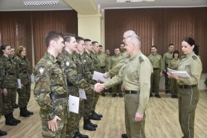 Przyszli podoficerowie otrzymali świadectwa 