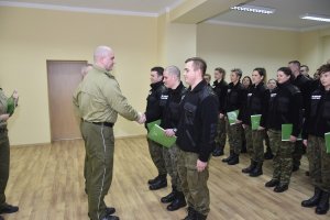 Przyszli chorążowie otrzymali świadectwa 