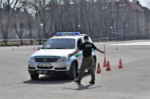 Prowadzenie pościgów pojazdami uprzywilejowanymi 