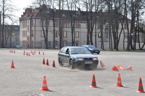 Prowadzenie pościgów pojazdami uprzywilejowanymi 