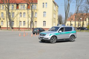 Prowadzenie pościgów pojazdami uprzywilejowanymi 