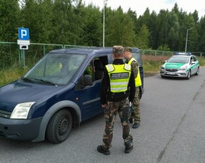 Współdziałanie podczas wspólnych patroli funkcjonariuszy polskiej Straży Granicznej i funkcjonariuszy państwa sąsiedniego 