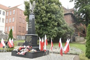 „W Hołdzie Poległym, Pomordowanym i Zamęczonym Polakom – Obrońcom Ojczyzny 1939-1956” „W Hołdzie Poległym, Pomordowanym i Zamęczonym Polakom – Obrońcom Ojczyzny 1939-1956”