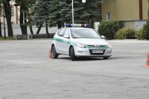 Prowadzenie pościgów pojazdami uprzywilejowanymi 
