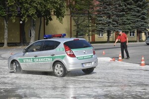 Prowadzenie pościgów pojazdami uprzywilejowanymi 