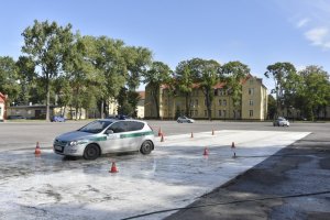 Prowadzenie pościgów pojazdami uprzywilejowanymi 
