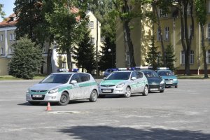 Prowadzenie pościgów pojazdami uprzywilejowanymi 