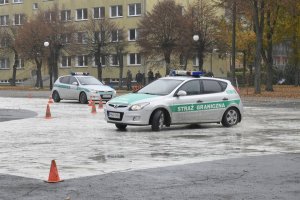 Prowadzenie pościgów pojazdami uprzywilejowanymi 