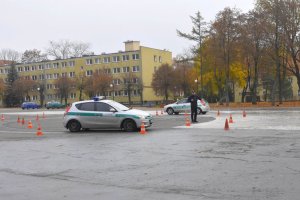 Prowadzenie pościgów pojazdami uprzywilejowanymi 