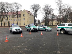 Prowadzenie pościgów pojazdami uprzywilejowanymi 