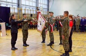 Uroczystość ślubowania klas pierwszych w XIV Liceum Ogólnokształcącym w Białymstoku 