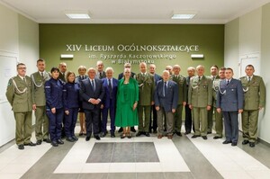 Uroczystość ślubowania klas pierwszych w XIV Liceum Ogólnokształcącym w Białymstoku 