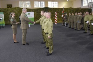 Uroczyste wręczenie dyplomów przyszłym oficerom 