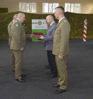 Uroczyste wręczenie dyplomów przyszłym oficerom 