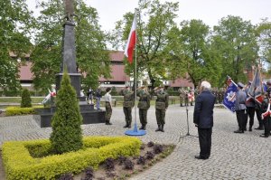 Szacunek oddany fladze państwowej Rzeczypospolitej Polskiej w Centrum Szkolenia SG na przestrzeni lat 