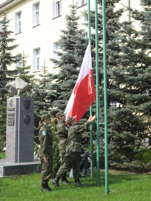 Szacunek oddany fladze państwowej Rzeczypospolitej Polskiej w Centrum Szkolenia SG na przestrzeni lat 