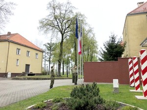 Szacunek oddany fladze państwowej Rzeczypospolitej Polskiej w Centrum Szkolenia SG na przestrzeni lat 