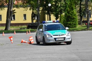 Prowadzenie pościgów pojazdami uprzywilejowanymi 