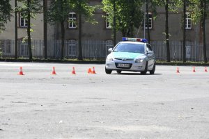 Prowadzenie pościgów pojazdami uprzywilejowanymi 