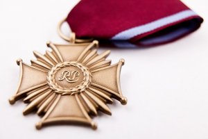 Za wieloletnie działania w upamiętnianiu historii Polski 