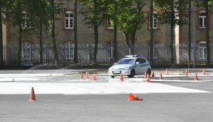 Funkcjonariusze Straży Granicznej za kierownicą pojazdów uprzywilejowanych 