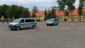 Funkcjonariusze Straży Granicznej za kierownicą pojazdów uprzywilejowanych 