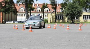 Prowadzenie pościgów pojazdami uprzywilejowanymi 