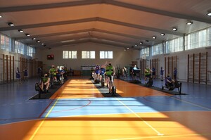 30 funkcjonariuszy i pracowników CSSG w 30-lecie Straży Granicznej włącza się do akcji charytatywnej „KILOMETR DLA MONIKI” 