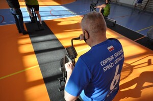 30 funkcjonariuszy i pracowników CSSG w 30-lecie Straży Granicznej włącza się do akcji charytatywnej „KILOMETR DLA MONIKI” 