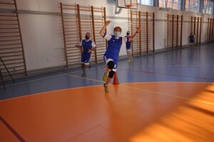 30 funkcjonariuszy i pracowników CSSG w 30-lecie Straży Granicznej włącza się do akcji charytatywnej „KILOMETR DLA MONIKI” 