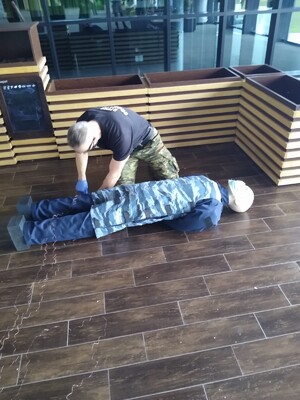 Posługiwanie się przedmiotami przeznaczonymi do obezwładniania osób za pomocą energii elektrycznej 