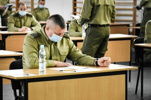 Uroczysta zbiórka z okazji wręczenia dyplomów absolwentom przeszkolenia specjalistycznego wymaganego do mianowania na pierwszy stopień oficerski SG 
