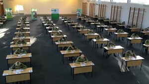 Uroczysta zbiórka z okazji wręczenia dyplomów absolwentom przeszkolenia specjalistycznego wymaganego do mianowania na pierwszy stopień oficerski SG 