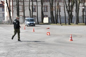 Funkcjonariusze za kierownicą pojazdów uprzywilejowanych 
