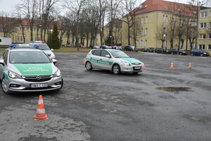 Funkcjonariusze za kierownicą pojazdów uprzywilejowanych 