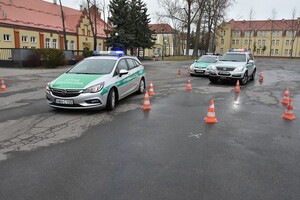 Funkcjonariusze za kierownicą pojazdów uprzywilejowanych 