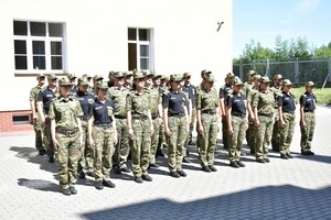 Wręczenie świadectw szkoły chorążych 