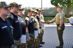 Wręczenie świadectw szkoły chorążych 