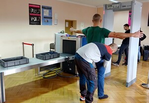 Funkcjonariusze przeprowadzający kontrolę bezpieczeństwa uzyskali kwalifikacje. 
