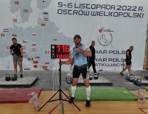 Sukces funkcjonariusza CSSG w zawodach Kettlebell Lifting 