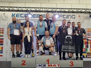 Sukces funkcjonariusza CSSG w zawodach Kettlebell Lifting 