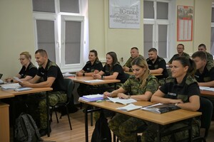 Przyszli chorążowie opuszczają mury kętrzyńskiego ośrodka szkolenia 