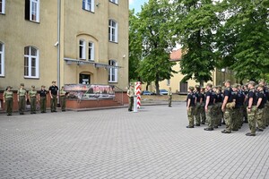 Przyszli chorążowie opuszczają mury kętrzyńskiego ośrodka szkolenia 