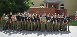 Przyszli chorążowie opuszczają mury kętrzyńskiego ośrodka szkolenia 