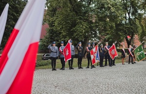 W hołdzie bohaterom 