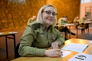 Przyszli oficerowie odebrali dyplomy ukończenia szkolenia w Centrum Szkolenia SG 